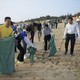 Tiền Phong Marathon 2024 đồng hành cùng hoạt động dọn sạch bãi biển