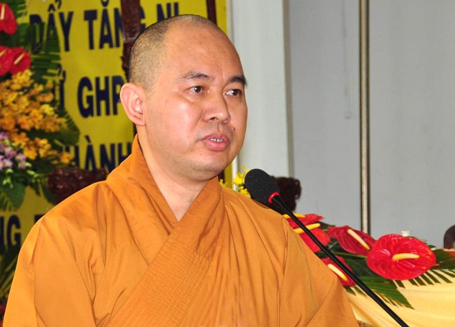 Chùa Ba Vàng: 'Cầu vong' mỗi tháng 6 lần - ảnh 2