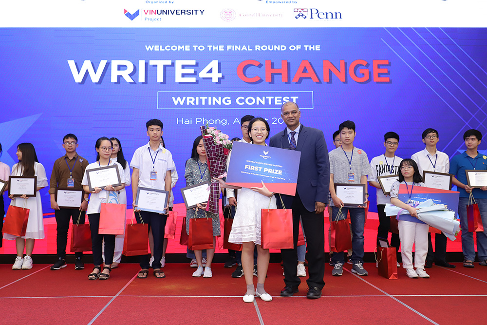 Nữ sinh Hà Nội giành giải nhất cuộc thi viết luận bằng tiếng Anh Write4Change - 1 Nữ sinh Hà Nội giành giải nhất cuộc thi viết luận bằng tiếng Anh Write4Change - 1