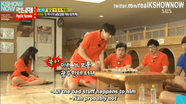 Game show gây cười bằng việc Lê Dương Bảo Lâm rơi răng sứ, cắn vào vai Thúy Ngân ảnh 6