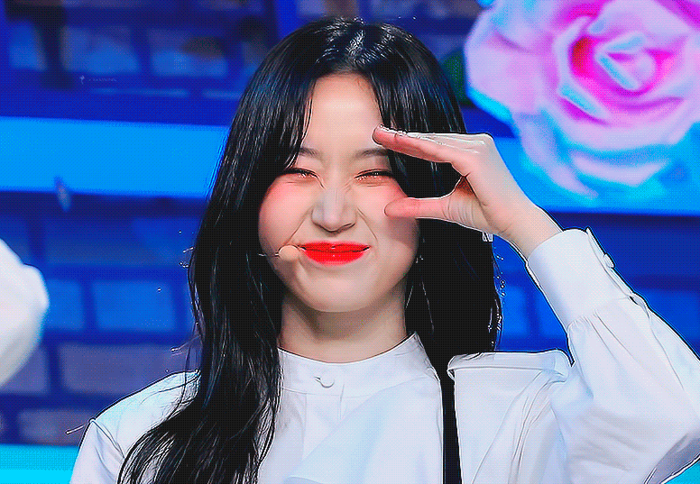 'Thánh bị soi nhiều nhất K-pop': Hết bị phán xét về chiều cao, lại bị 'ném đá' cả... nụ cười