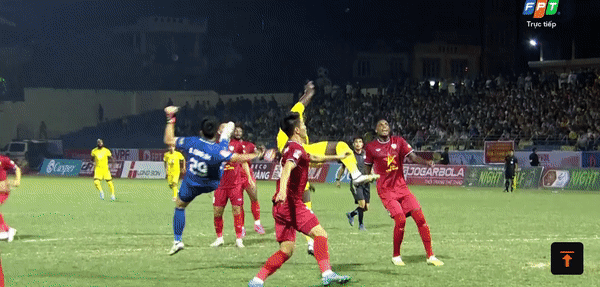 Không có thêm bàn thắng trong hiệp 2, Thanh Hóa chấp nhận chia điểm với Hà Tĩnh