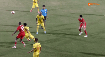Cận cảnh tấm thẻ đỏ đầu tiên tại V-League 2023/24: Không cần VAR can thiệp