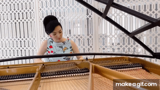 Hoa hậu Giáng My trổ tài chơi piano điêu luyện khiến fan trầm trồ