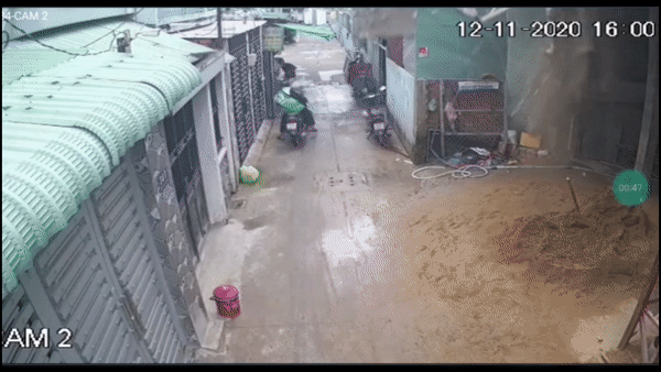 Kinh hãi cảnh giàn giáo công trình ở Sài Gòn bất ngờ đổ sụp