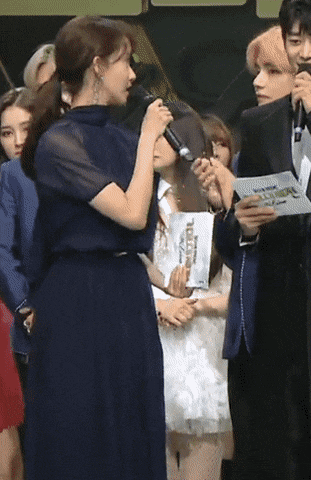 Vì đâu khoảnh khắc này của Yoona (SNSD) và V (BTS) lại được thả tim rần rần? ảnh 3