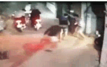 Camera ghi lại cận cảnh 2 băng nhóm rượt bắn nhau như phim hành động