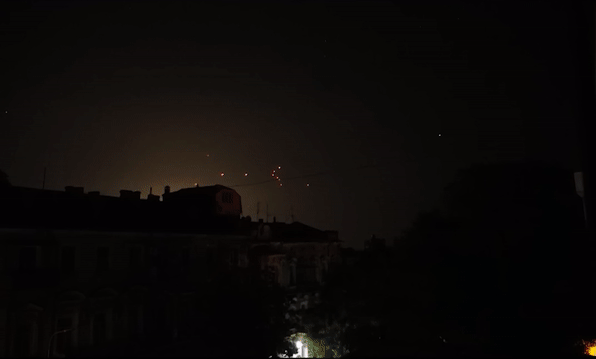 Hình ảnh Odesa bị dội &apos;mưa&apos; tên lửa và máy bay không người lái 