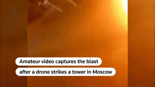 Khoảnh khắc máy bay không người lái nổ tung giữa thủ đô Mátxcơva