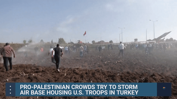 Thổ Nhĩ Kỳ: Đám đông ủng hộ Palestine cố xông vào căn cứ đồn trú của lính Mỹ