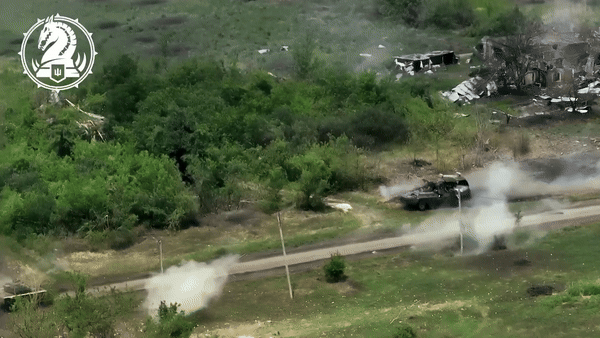 Ukraine tung video M2 Bradley của Mỹ cận chiến BTR-82A của Nga