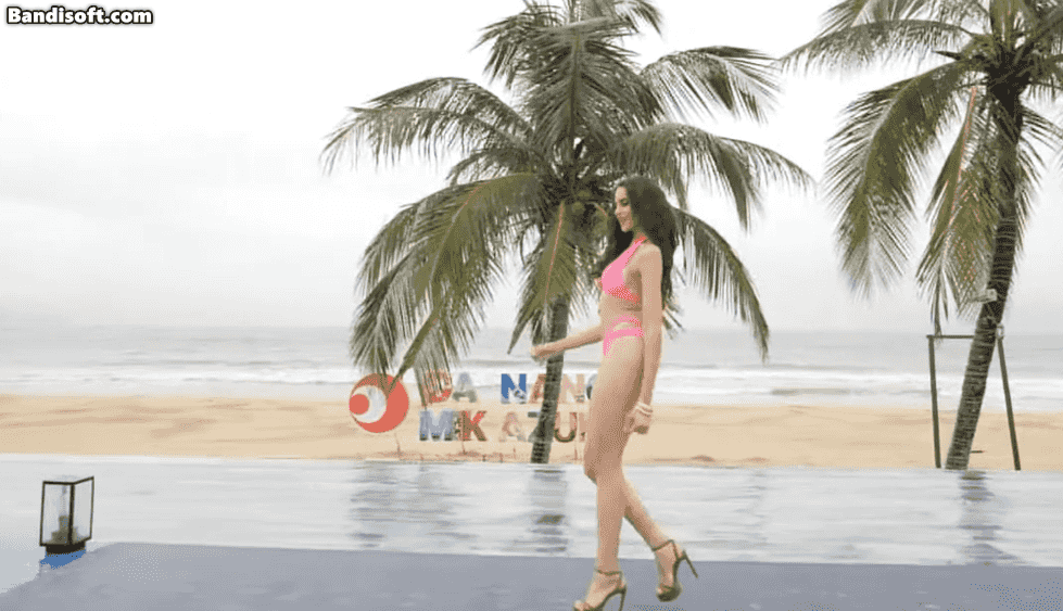 Thí sinh Hoa hậu Hòa bình trượt ngã khi diễn bikini 