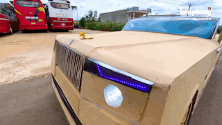 Thợ Việt chế kiểu dáng Rolls-Royce mui trần bằng bìa cứng