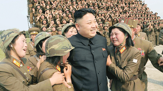 Nhà lãnh đạo Kim Jong-un thăm một đơn vị quân đội Triều Tiên. Ảnh: EPA