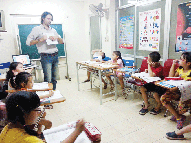 Người nước ngoài dạy tiếng Anh cho trẻ em Hà Nội.