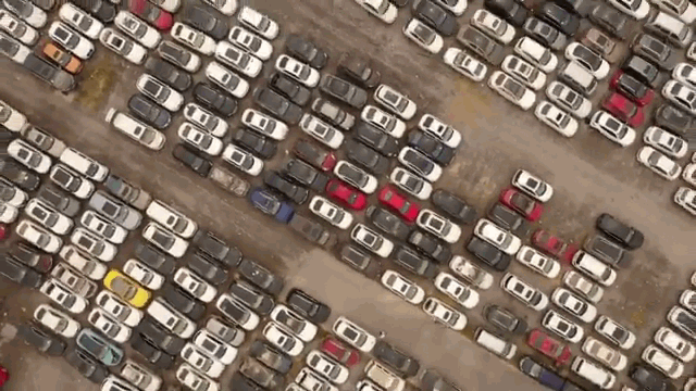 Bãi chứa hàng trăm nghìn chiếc ô tô hỏng sau trận lụt ở Trung Quốc