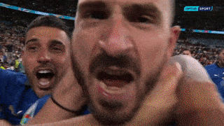Bonucci hét lớn vào camera câu gì khi Italia vô địch?