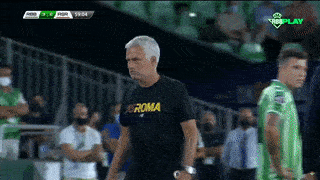 Video: HLV Mourinho bị đuổi vì làm loạn trong trận cầu 6 thẻ đỏ