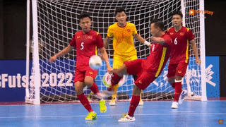 Đánh bại Saudi Arabia 3-1, đội tuyển futsal Việt Nam mở rộng cửa vào tứ kết