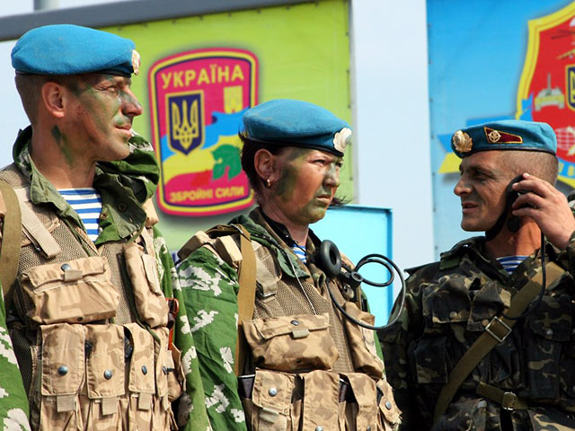 Quân đội Ukraine nhận lệnh sẵn sàng chiến đấu