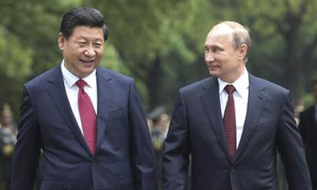 Tổng thống Nga Putin và Chủ tịch Trung Quốc Tập Cận Bình (trái)