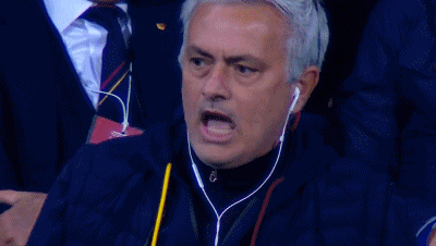 Jose Mourinho phản ứng lạ khi đội nhà thắng trận