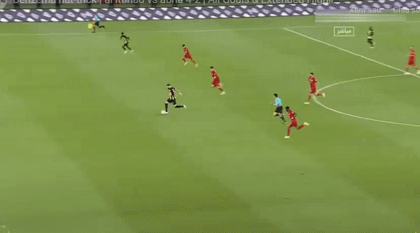 Benzema lập hat-trick sau khi &apos;đá bay&apos; ghế HLV trưởng