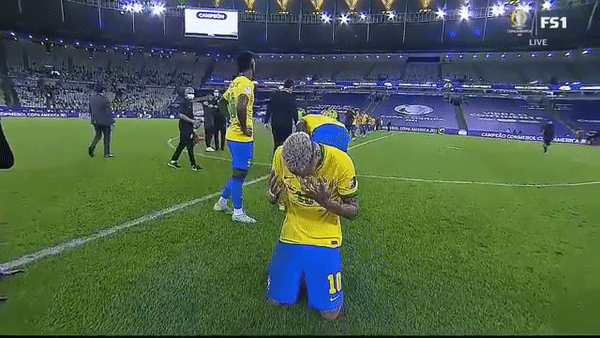 Neymar khóc nức nở vì thua Messi ở chung kết Copa America 2021
