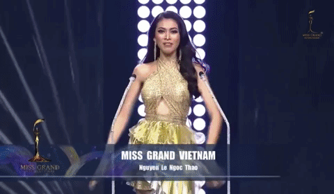 Ngọc Thảo hô vang hai tiếng &apos;Việt Nam&apos; đầy tự hào trên sân khấu Miss Grand 