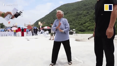 Cụ bà 98 tuổi biểu diễn kungfu điêu luyện