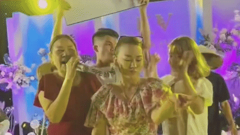 Hai bà sui nhảy cực sung trong đám cưới của Mạc Văn Khoa