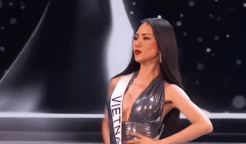 Phần thi hô tên và diễn áo tắm của Bùi Quỳnh Hoa tại Hoa hậu Hoàn vũ