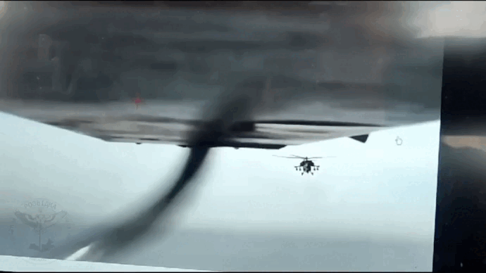 Xem trực thăng Nga rượt đuổi máy bay không người lái Ukraine ở Crimea 