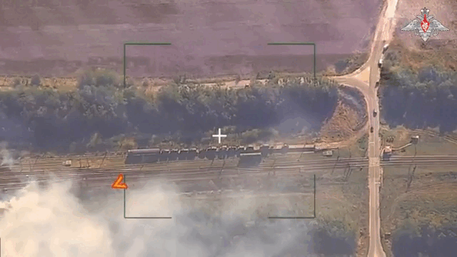 Tổ hợp Iskander phá hủy đoàn tàu chở xe bọc thép Ukraine 