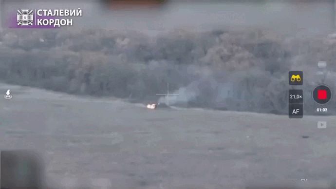 Ukraine nói hai xe tăng T-72 của Nga bị phá hủy trên mặt trận Kupiansk 
