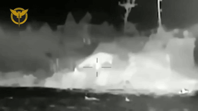 Ukraine tung video tấn công hai tàu đổ bộ Nga trong đêm 