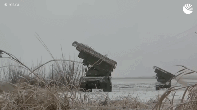 Xem pháo phản lực phóng loạt Tornado-G của Nga khai hoả