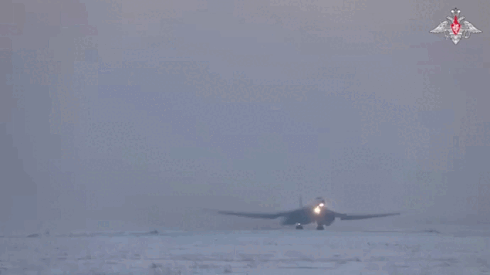 Phi đội máy bay ném bom Tu-160 của Nga tuần tra 10 giờ đồng hồ ở Bắc Băng Dương