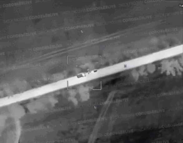 Khoảnh khắc máy bay không người lái Lancet của Nga phá hủy hệ thống HIMARS