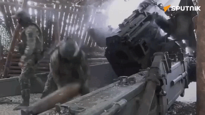 Xem lựu pháo của Nga phá hủy pháo M-777 trên chiến trường Ukraine