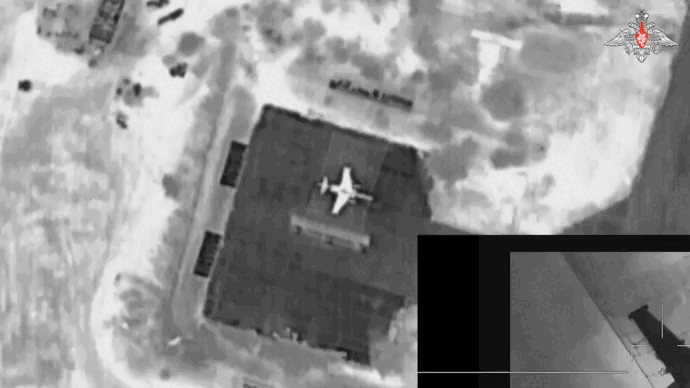 Nga tung video máy bay không người lái Lancet đâm trúng cường kích Su-25 của Ukraine