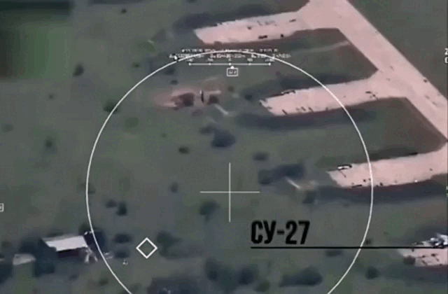 Xuất hiện video tên lửa Iskander của Nga phá hủy 6 máy bay Su-27 Ukraine ở Mirgorod