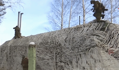 Mục sở thị binh sĩ Nga ngụy trang che giấu tên lửa Yars giữa rừng tuyết