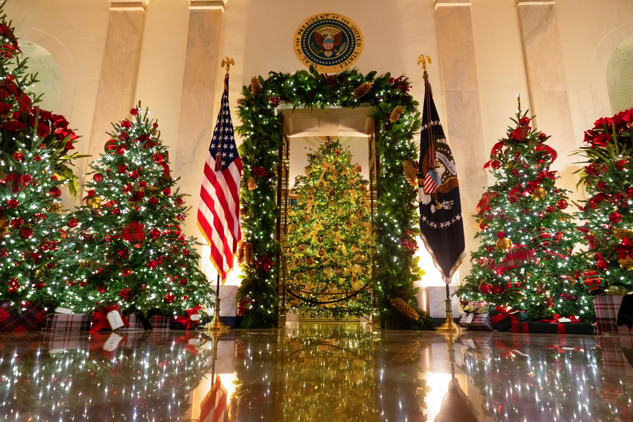 Nhà Trắng trang hoàng lộng lẫy đón Giáng sinh 2020