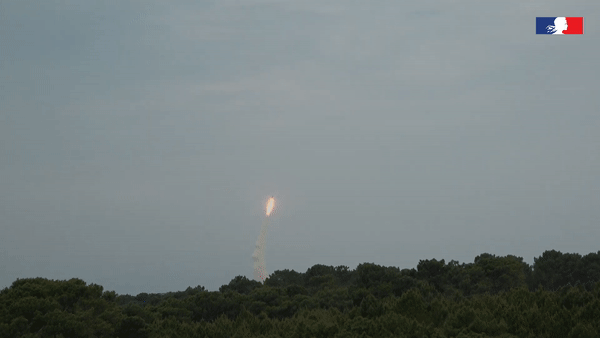Pháp phóng tên lửa đạn đạo M51 có quỹ đạo bay khác thường