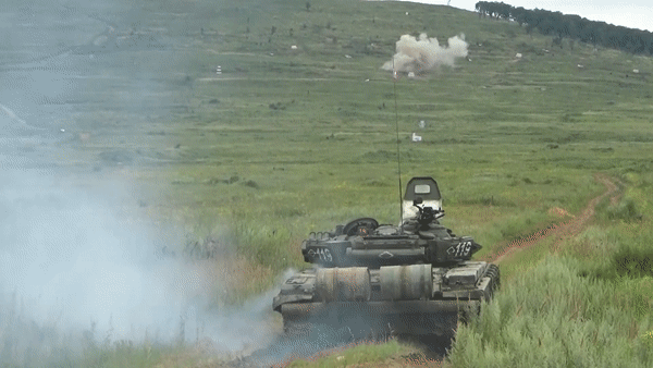 Xem lính xe tăng Nga và Lào khai hỏa trong cuộc tập trận chung Laros-2021