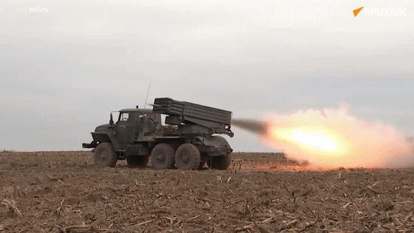 Pháo phản lực Grad của Nga phóng ‘mưa rocket’