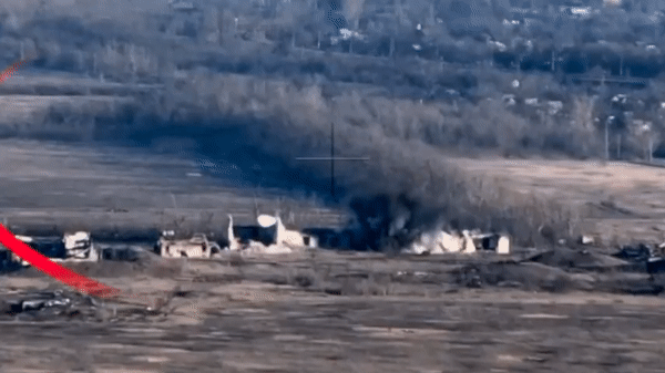 Pháo tự hành Nga khai hỏa, phá hủy kho vũ khí Ukraine