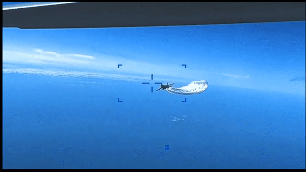 Mỹ công bố video máy bay do thám không người lái rơi trên Biển Đen