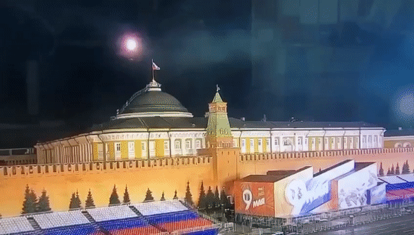 Cận cảnh máy bay không người lái phát nổ ngay trên Điện Kremlin 